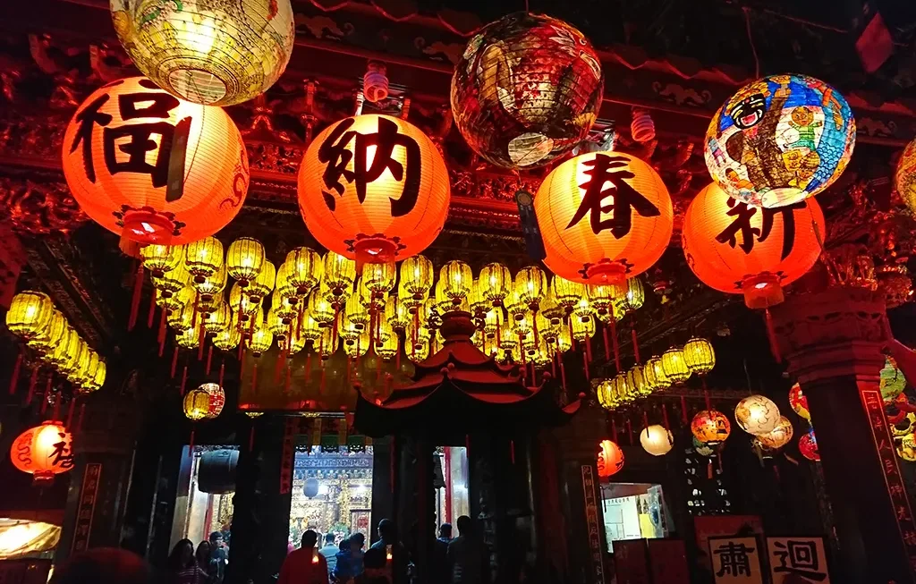 台南 | 普濟殿燈會 | 隨風舞動的彩繪燈籠